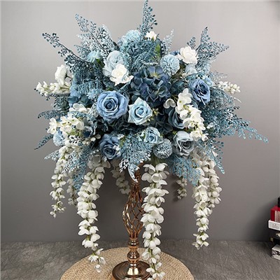Bunga Buatan Biru Berdebu